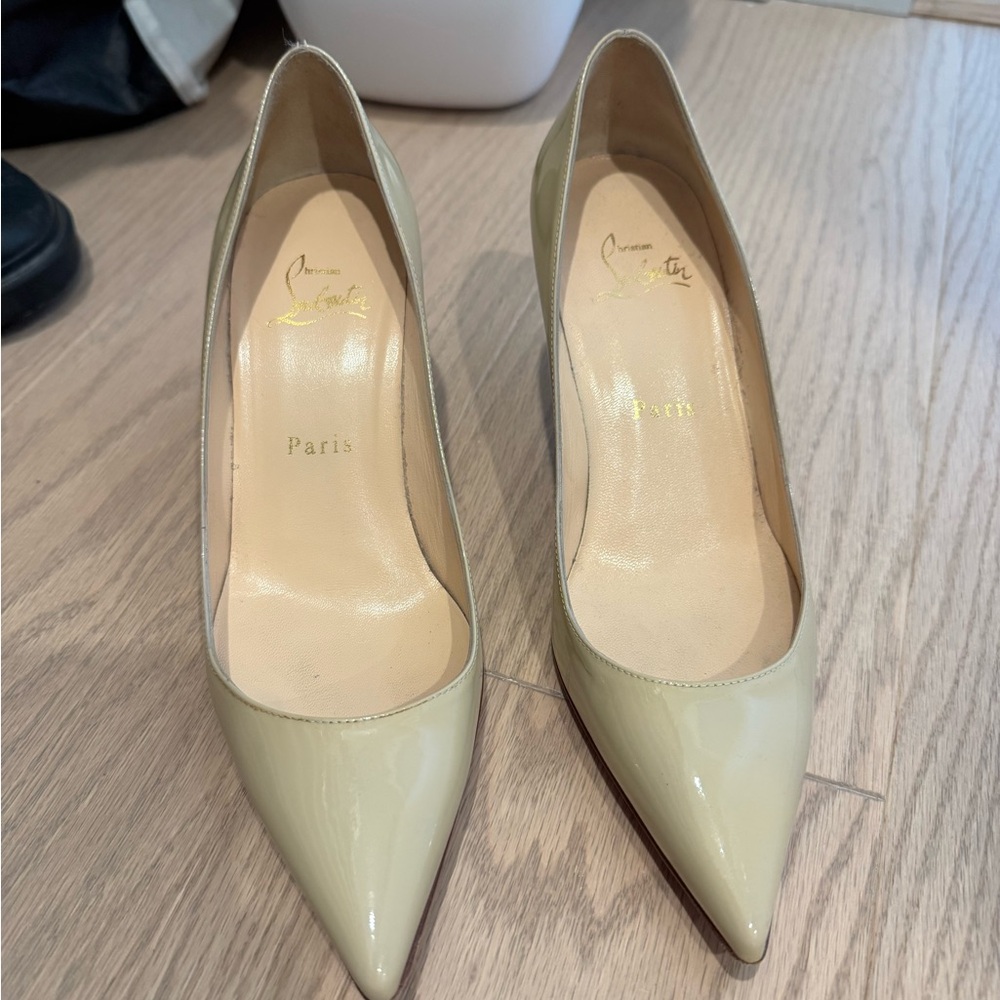 Christian Louboutin nude kitten Pointed Heels
